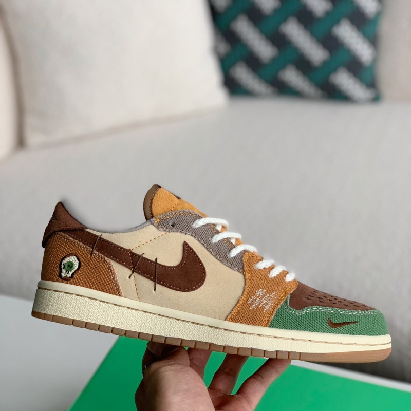 Nike Dunk Low Sneakers