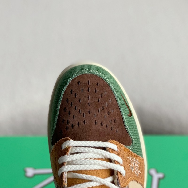 Nike Dunk Low Sneakers