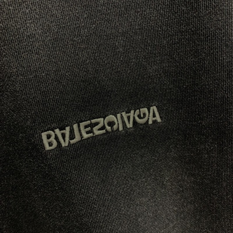Ba*len*cia*ga embroidered sweatshirt