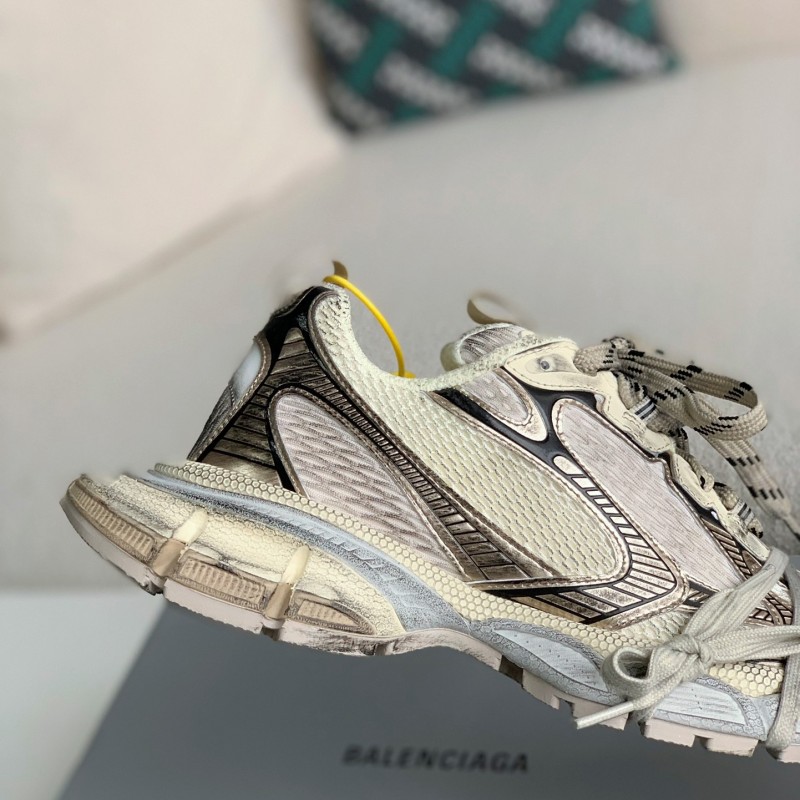 Ba*len*cia*ga Runner Sneakers