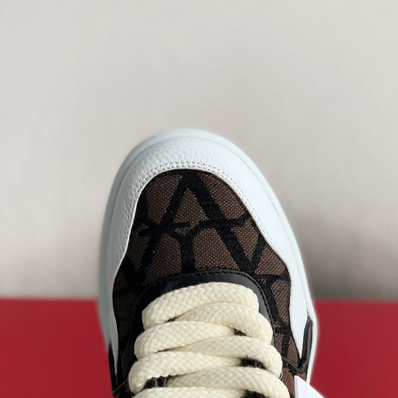 va*t*no One Stud Sneakers