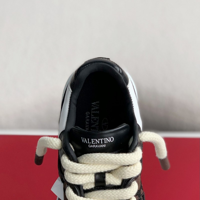 va*t*no One Stud Sneakers