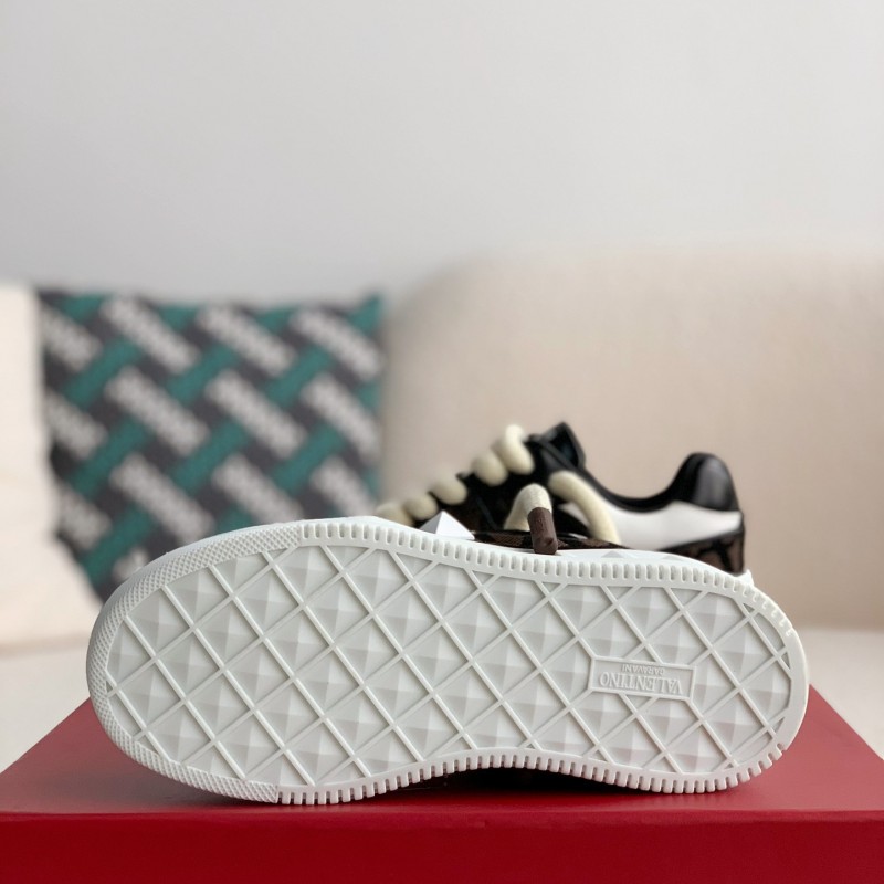 va*t*no One Stud Sneakers