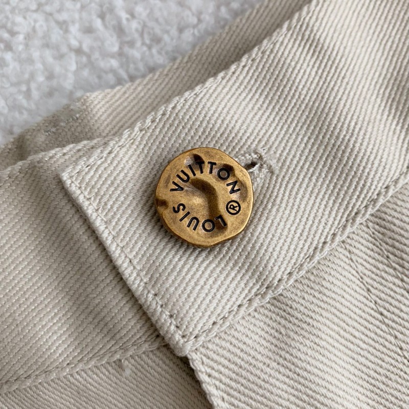 L0*is V*t0n costumes