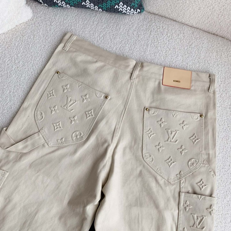 L0*is V*t0n costumes