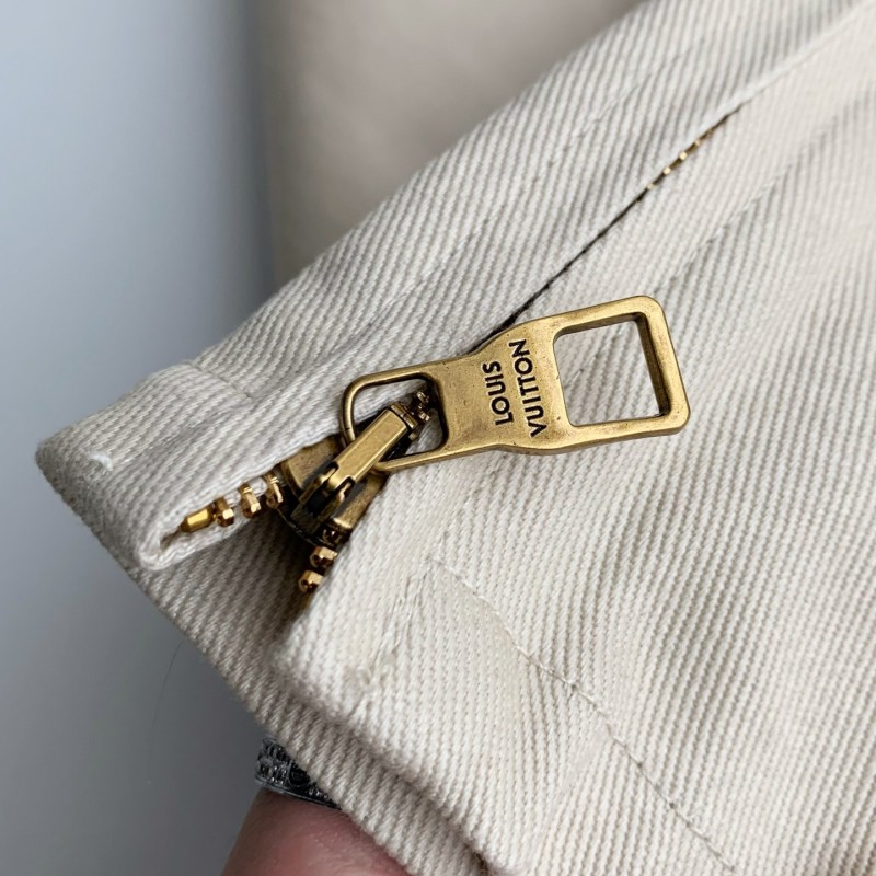 L0*is V*t0n costumes