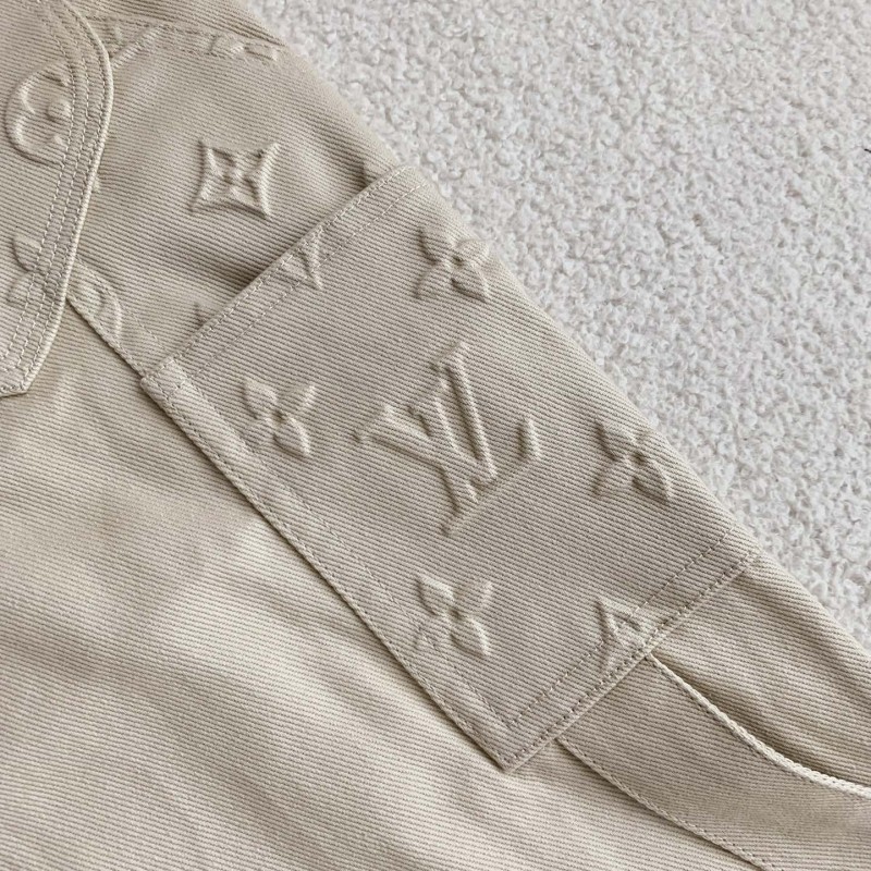 L0*is V*t0n costumes