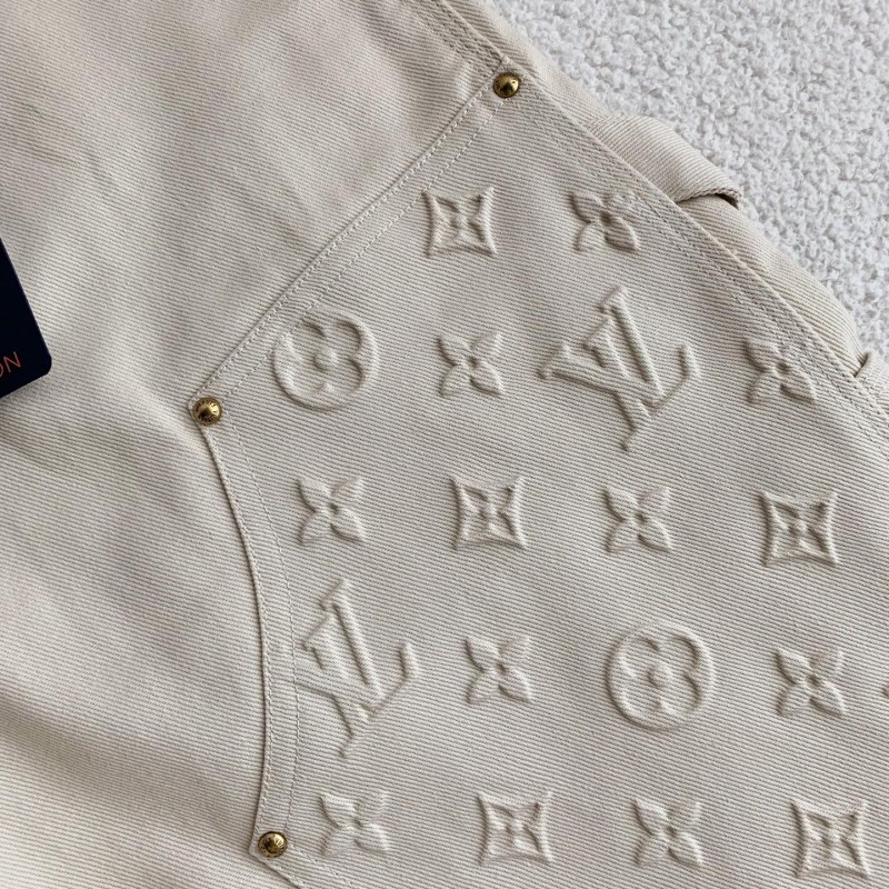 L0*is V*t0n costumes