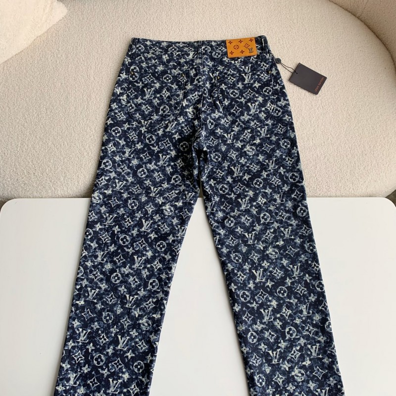 L0*is V*t0n costumes