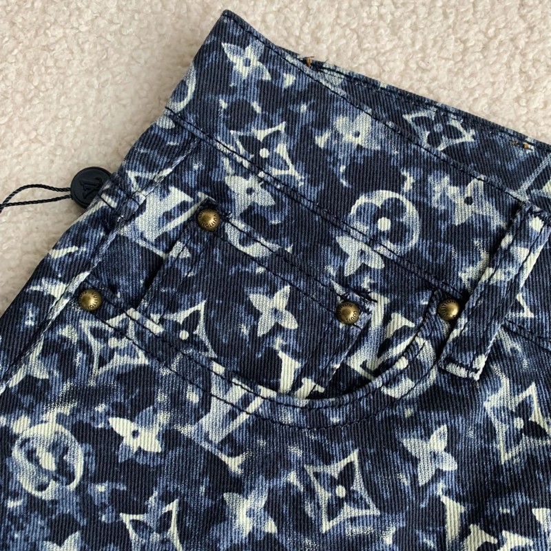 L0*is V*t0n costumes