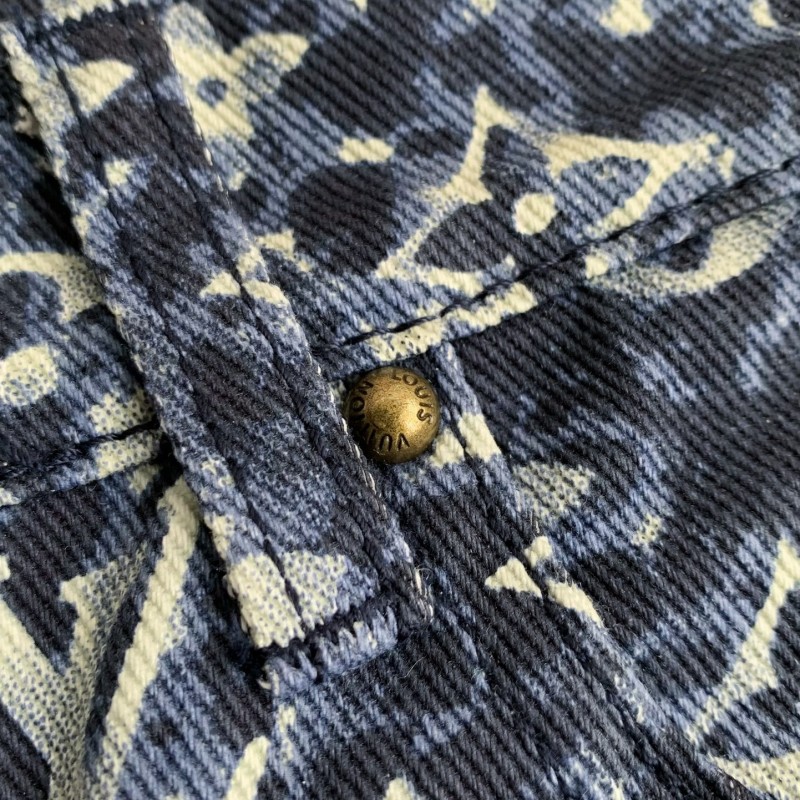 L0*is V*t0n costumes