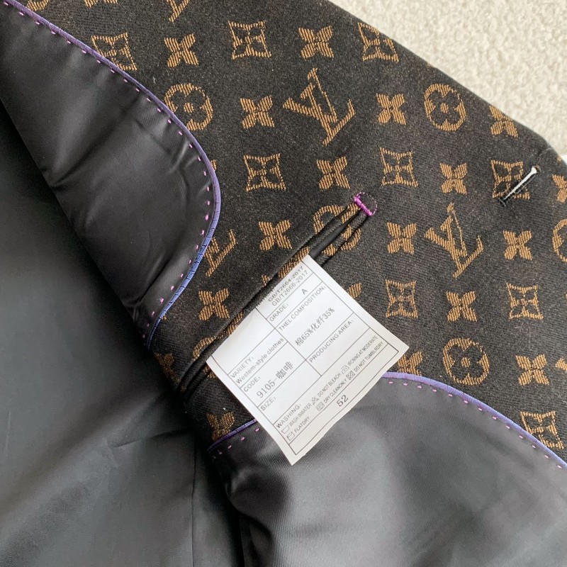 L0*is V*t0n Casual suit