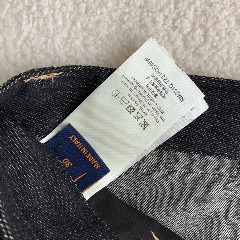 L0*is V*t0n costumes