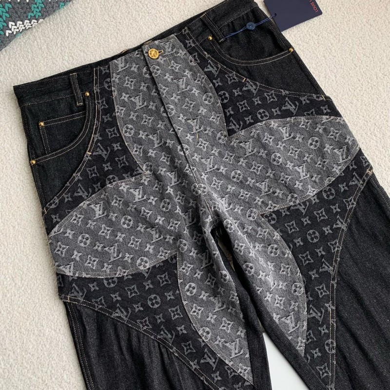 L0*is V*t0n costumes