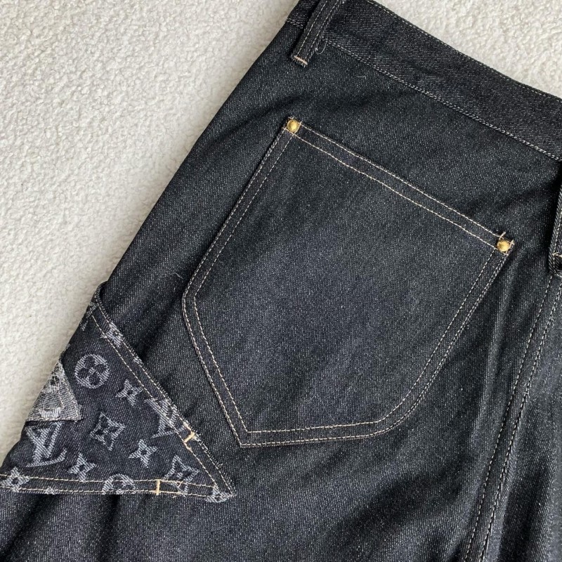 L0*is V*t0n costumes