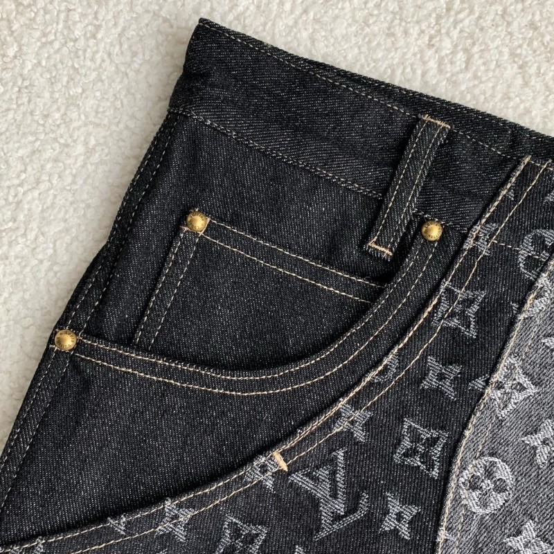 L0*is V*t0n costumes