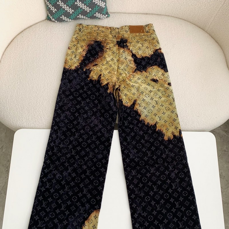 L0*is V*t0n costumes