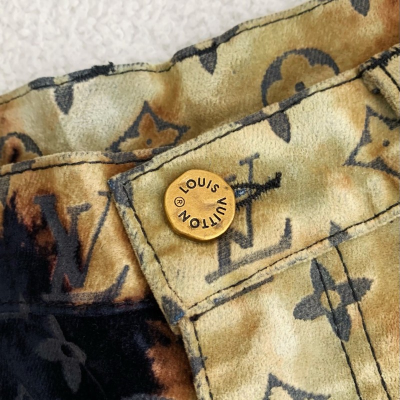 L0*is V*t0n costumes