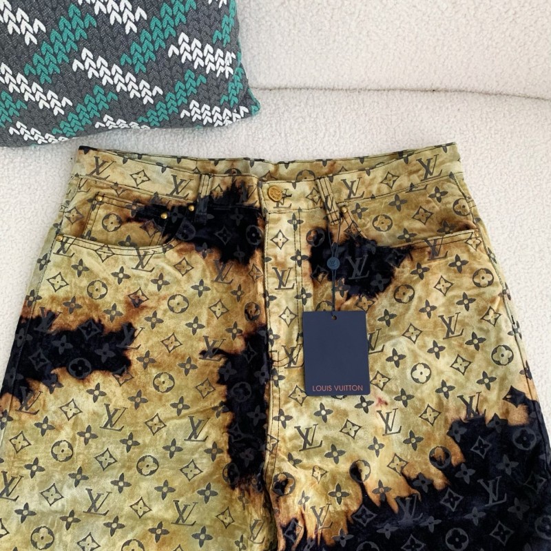 L0*is V*t0n costumes