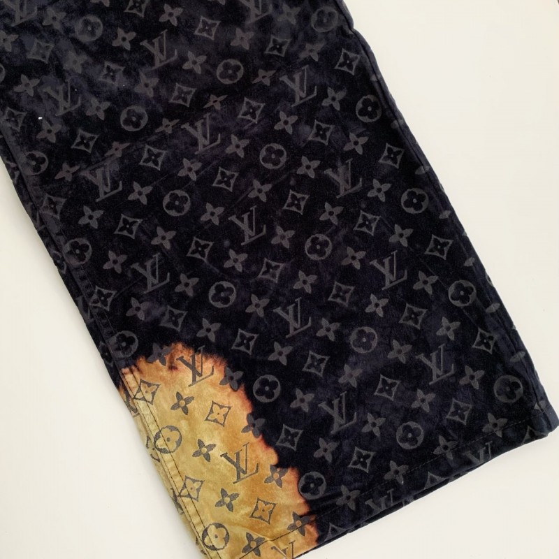 L0*is V*t0n costumes