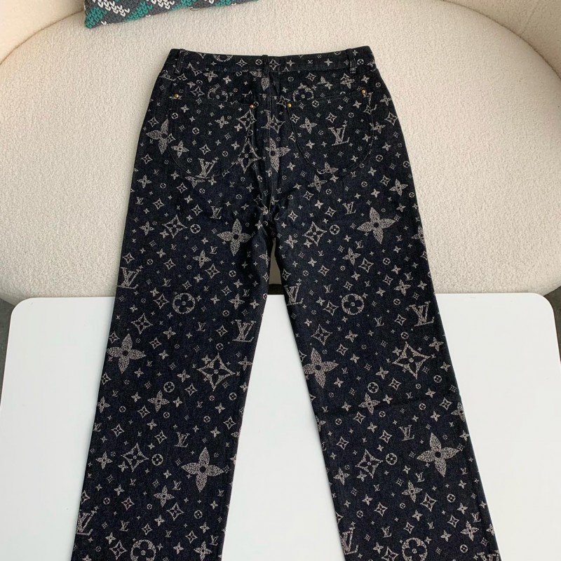 L0*is V*t0n costumes