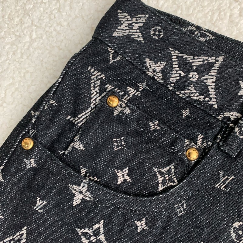 L0*is V*t0n costumes