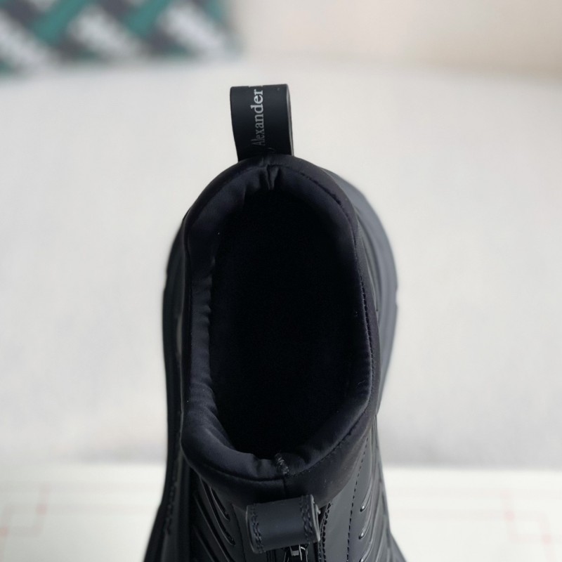 Ale*d*r M*Q*en Sneakers