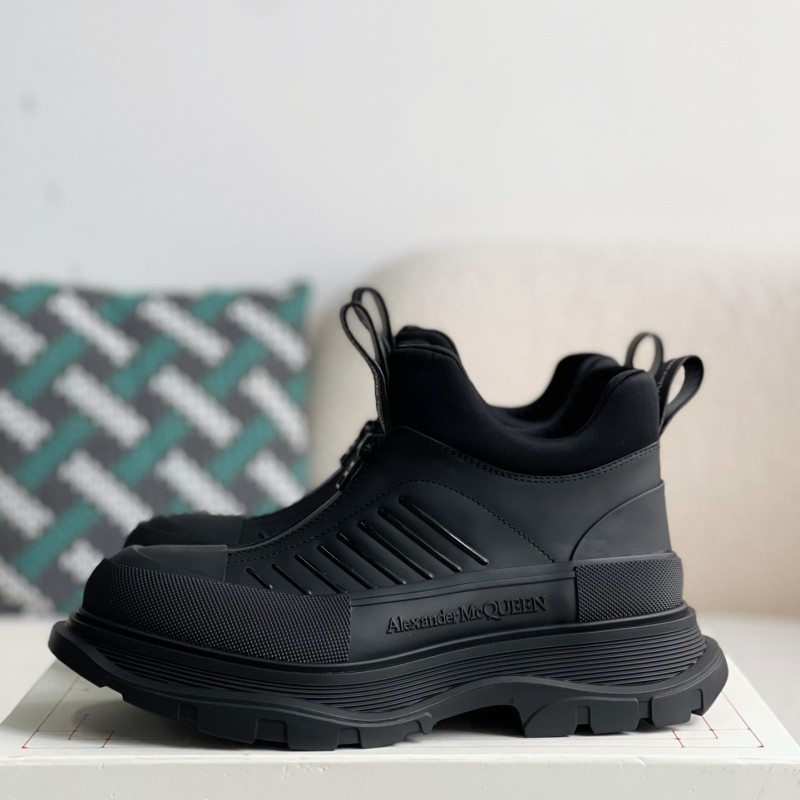 Ale*d*r M*Q*en Sneakers