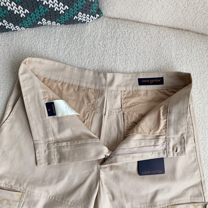 L0*is V*t0n costumes