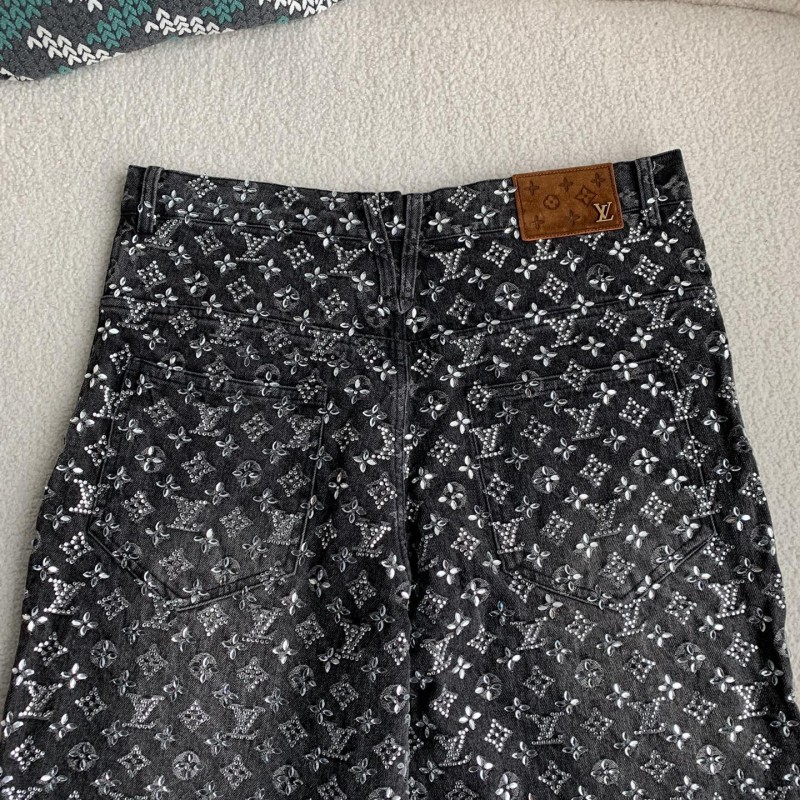 L0*is V*t0n costumes