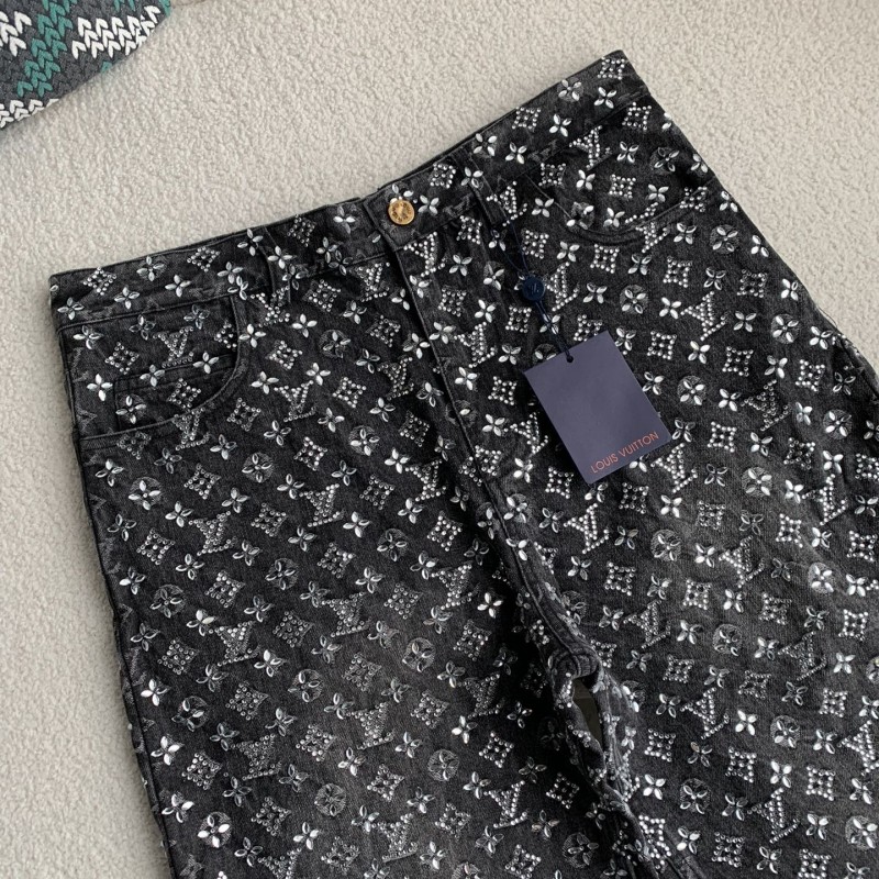 L0*is V*t0n costumes