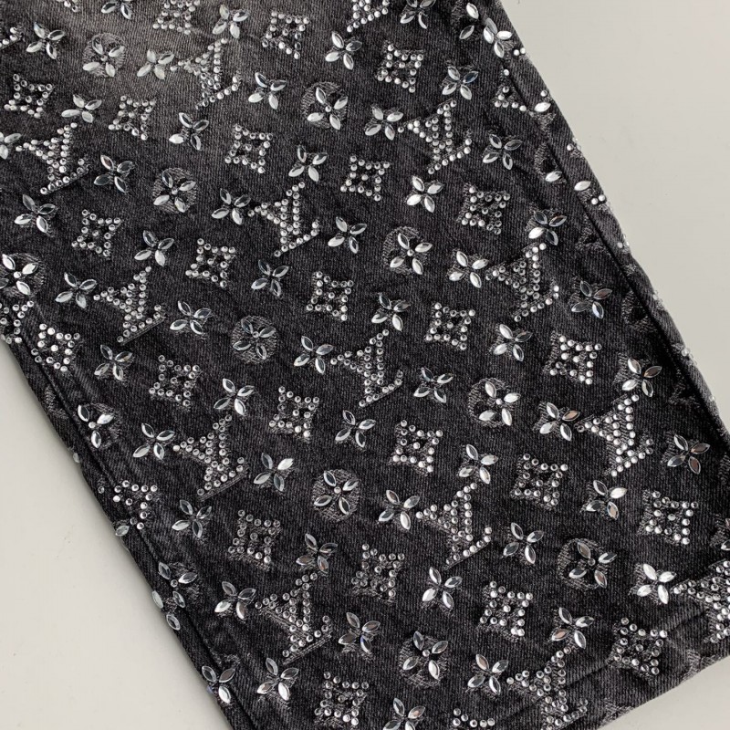 L0*is V*t0n costumes