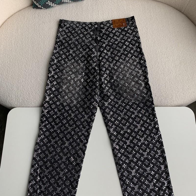 L0*is V*t0n costumes