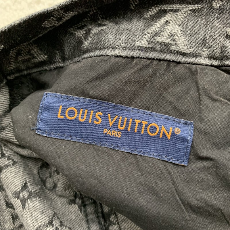 L0*is V*t0n costumes