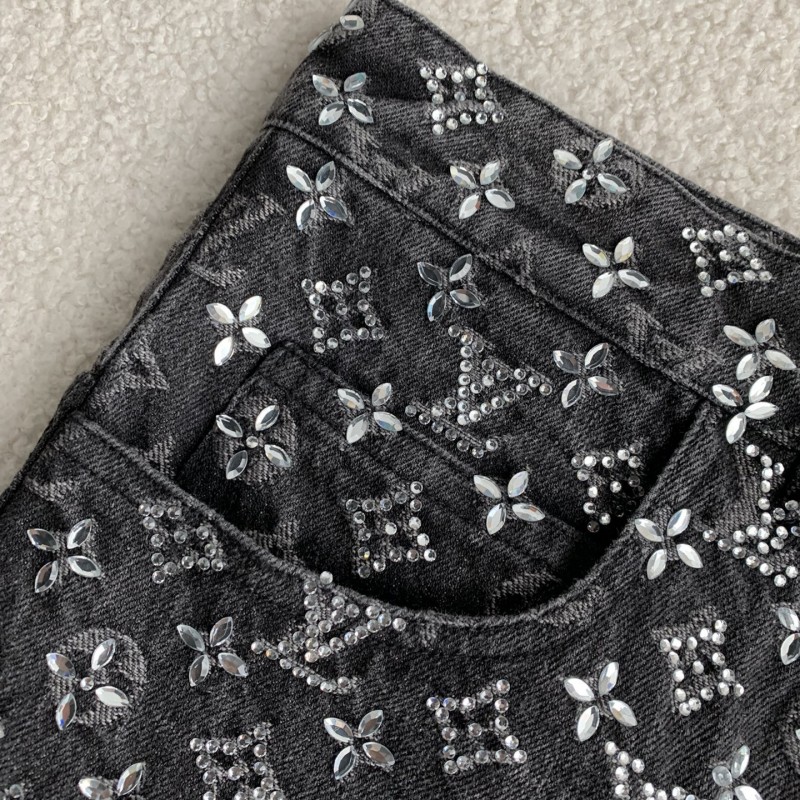 L0*is V*t0n costumes