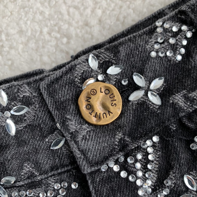 L0*is V*t0n costumes