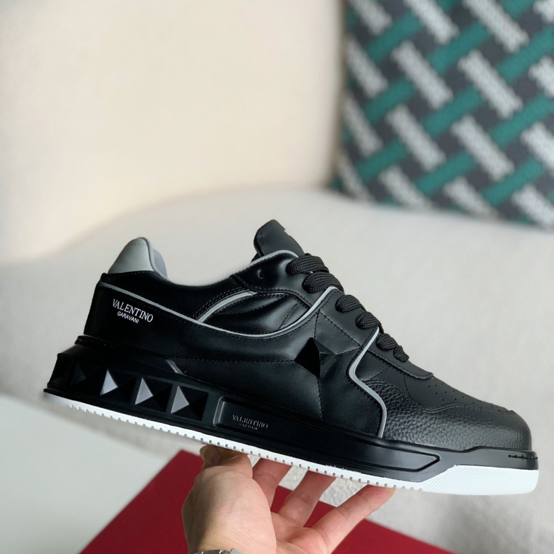 va*t*no One Stud Sneakers