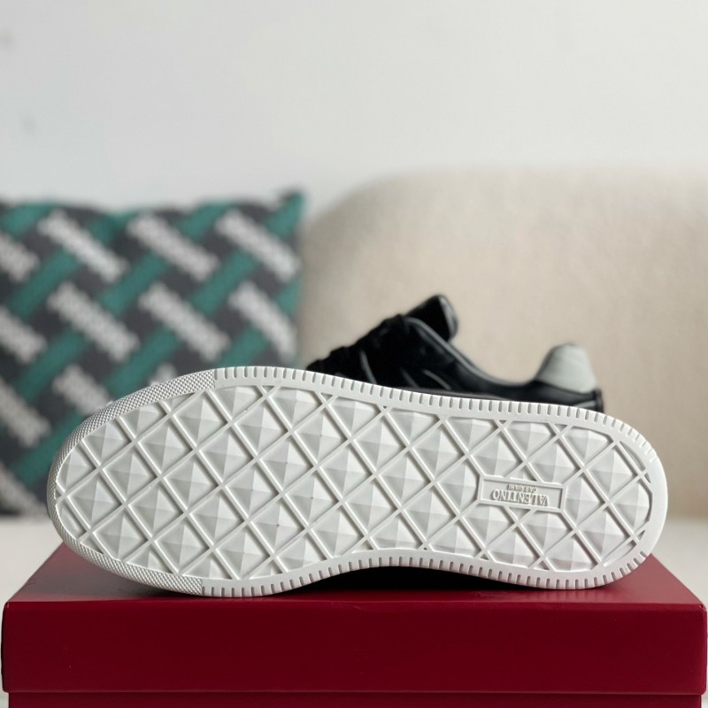 va*t*no One Stud Sneakers