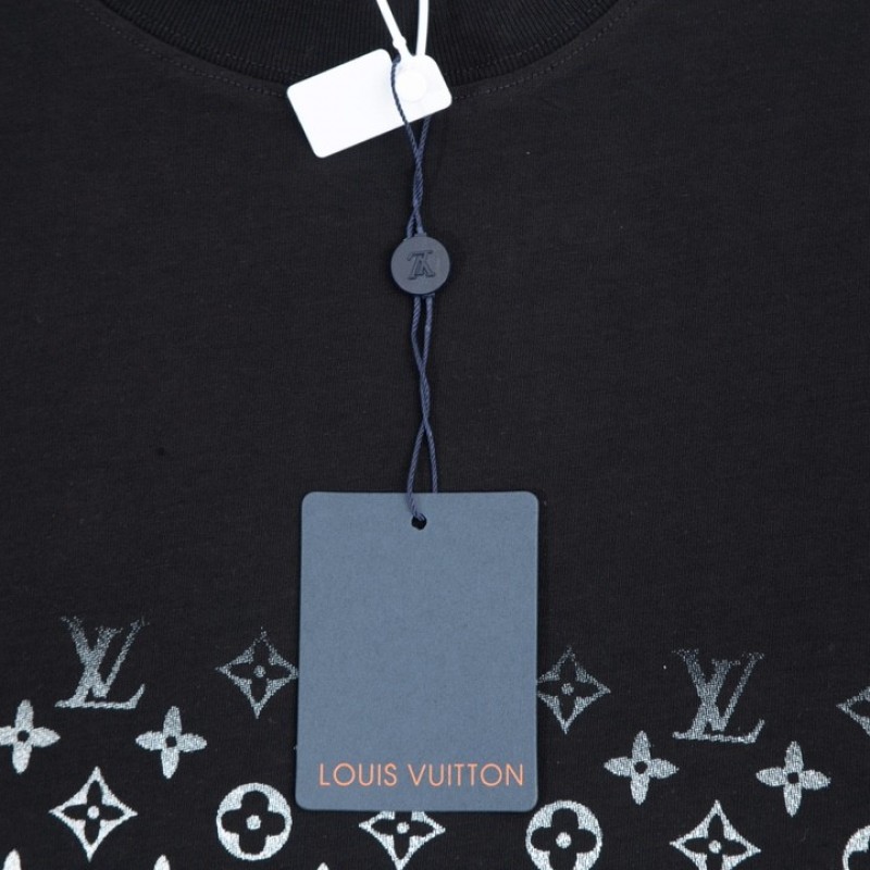 L0*is V*t0n 230,000 new T-shirts for spring and summer