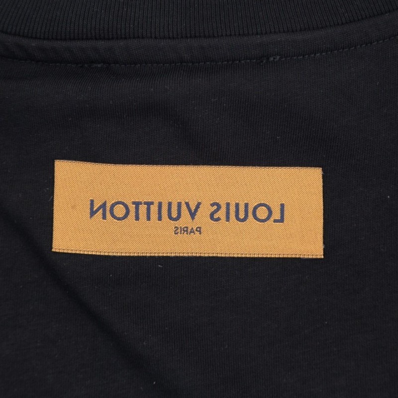 L0*is V*t0n 230,000 new T-shirts for spring and summer