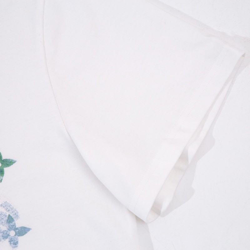 L0*is V*t0n 230,000 new T-shirts for spring and summer