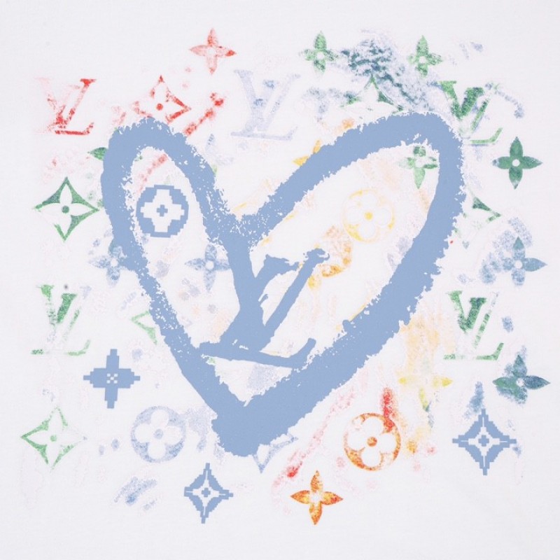 L0*is V*t0n 230,000 new T-shirts for spring and summer