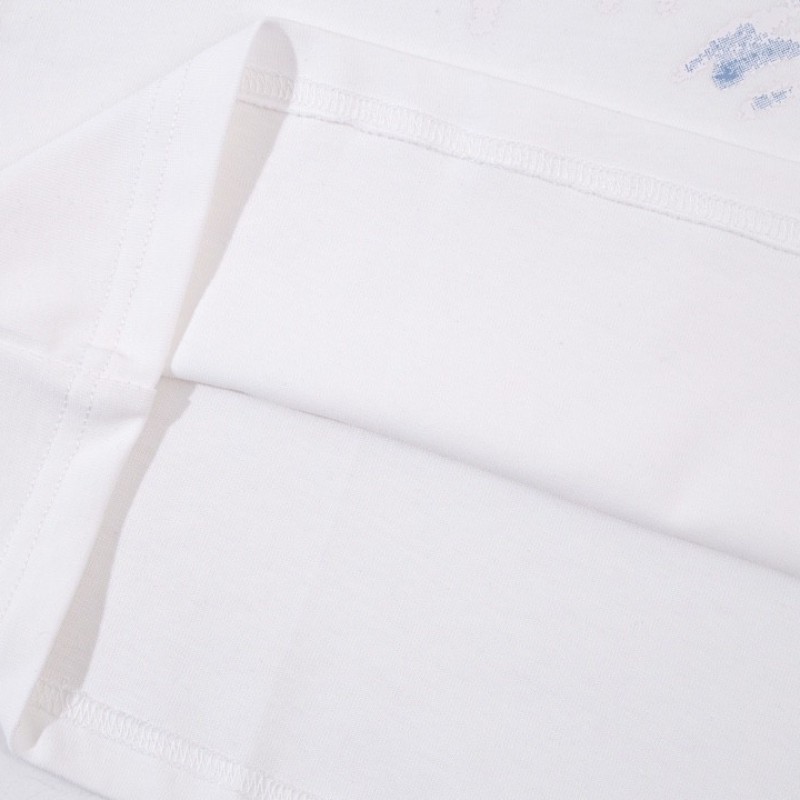 L0*is V*t0n 230,000 new T-shirts for spring and summer