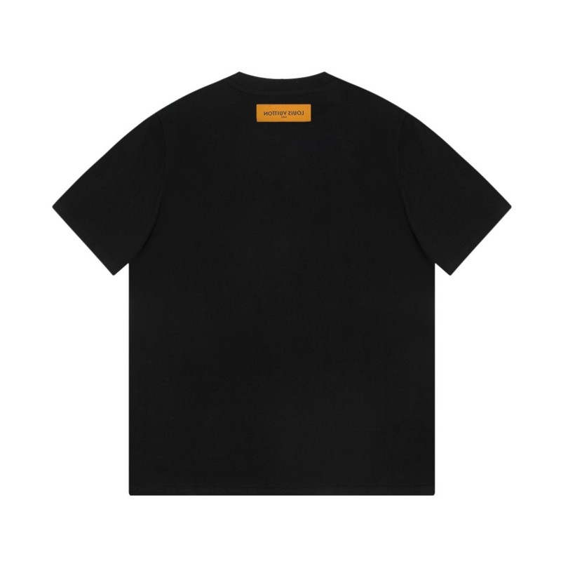 L0*is V*t0n 230,000 new T-shirts for spring and summer