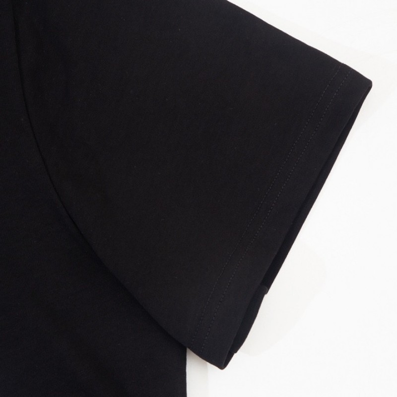 L0*is V*t0n 230,000 new T-shirts for spring and summer