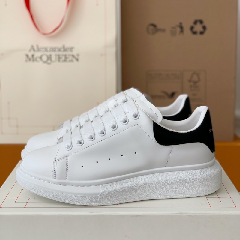 Ale*d*r M*Q*en versatile Sneakers