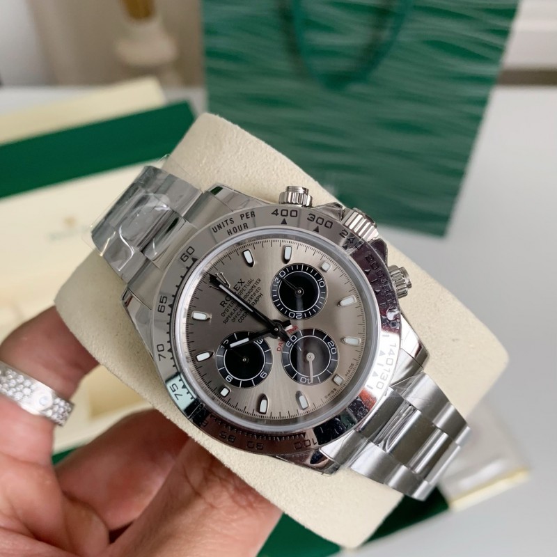 R*l*x Trithong had his own Cal.4130