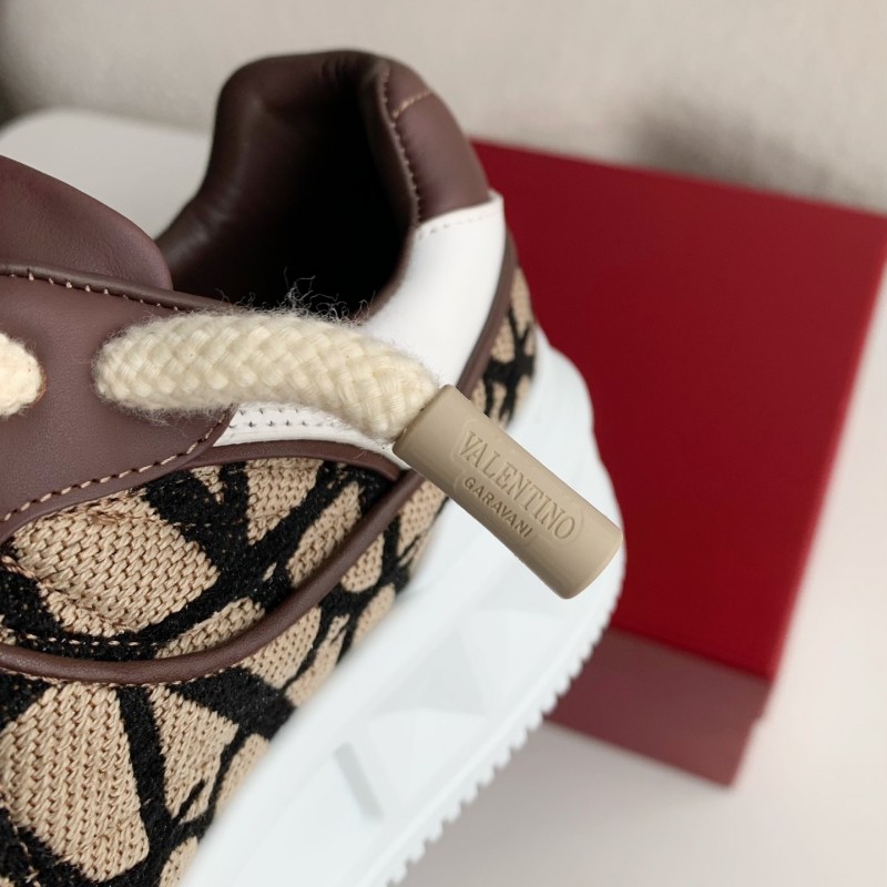 va*t*no One Stud Sneakers