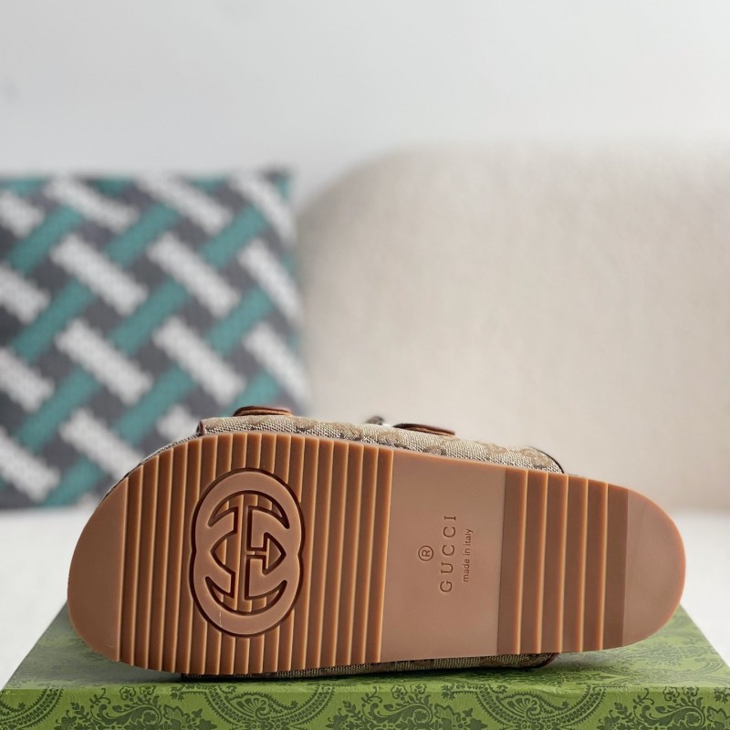G*u*i sandals