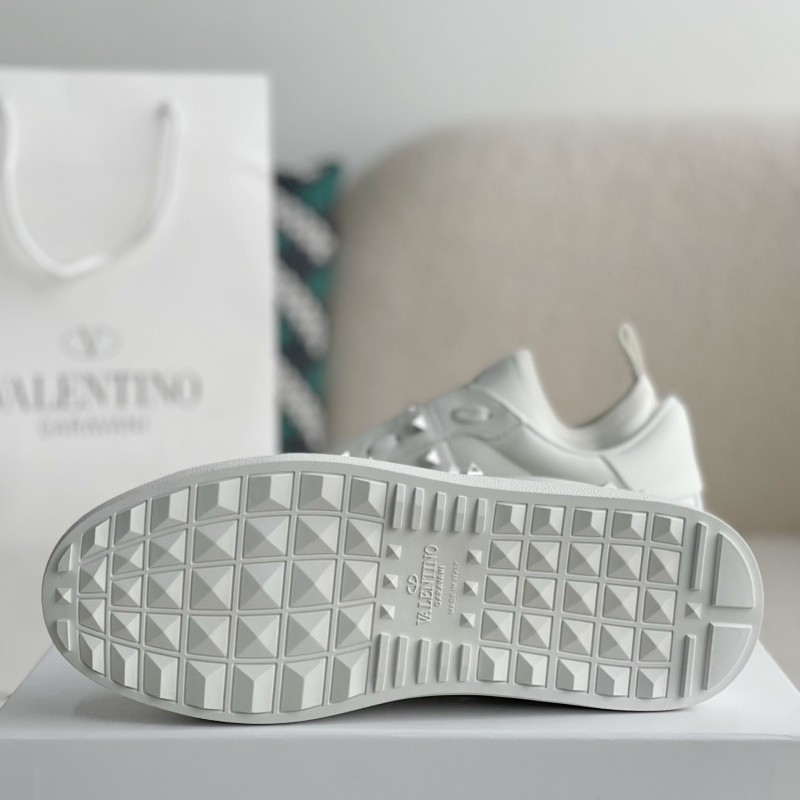 va*t*no One Stud Sneakers